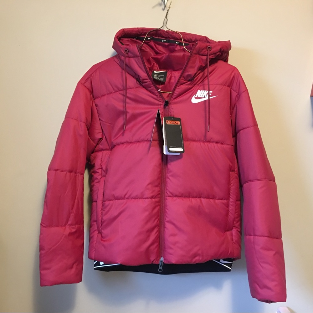 Nike Women’s Puffer Synthetic Fill New With Tags M